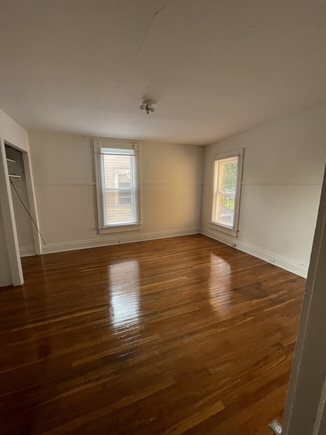 Bedroom - 816 W Ashland Ave