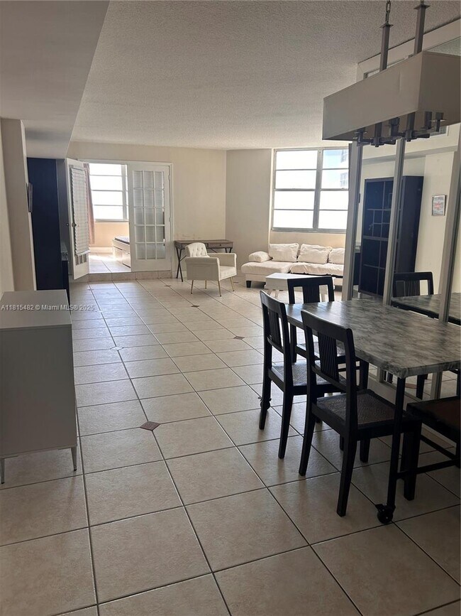 Foto del edificio - 801 Brickell Bay Dr