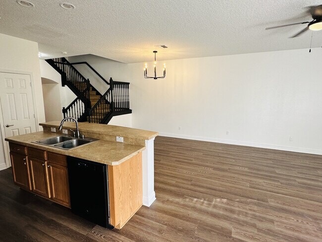 Building Photo - 518 Lake Eagle Ln