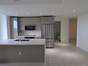 Building Photo - 2000 Metropica Wy