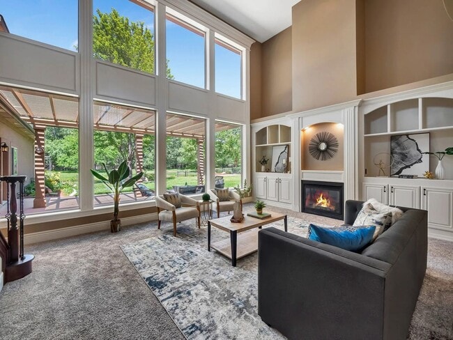 Building Photo - Exquisite 5-Bed, 6-Bath Waterfront Home fo...