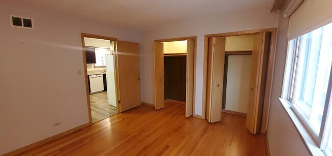 Foto del edificio - 3 bedroom in Chicago ID 60646