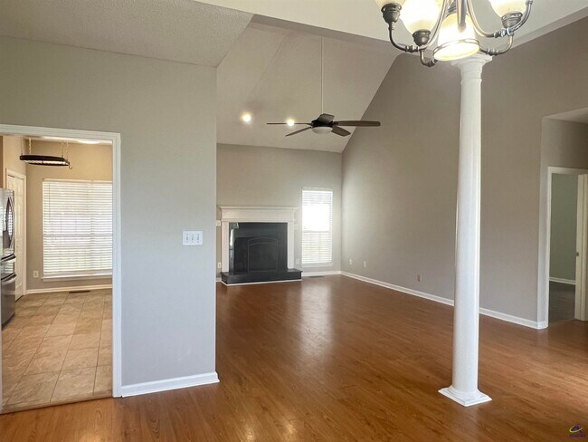 Foto del edificio - 253 Chadwick Cir