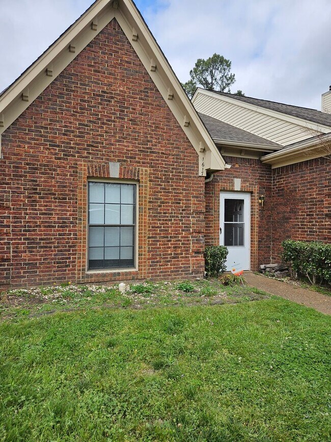 Building Photo - 1617 Smokehouse Dr