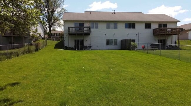 Building Photo - 2416 E Ridge Terrace