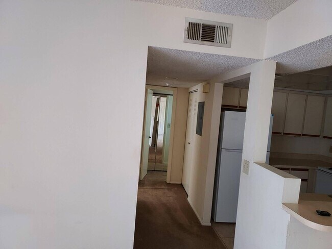 Building Photo - 1533 SE Royal Green Cir