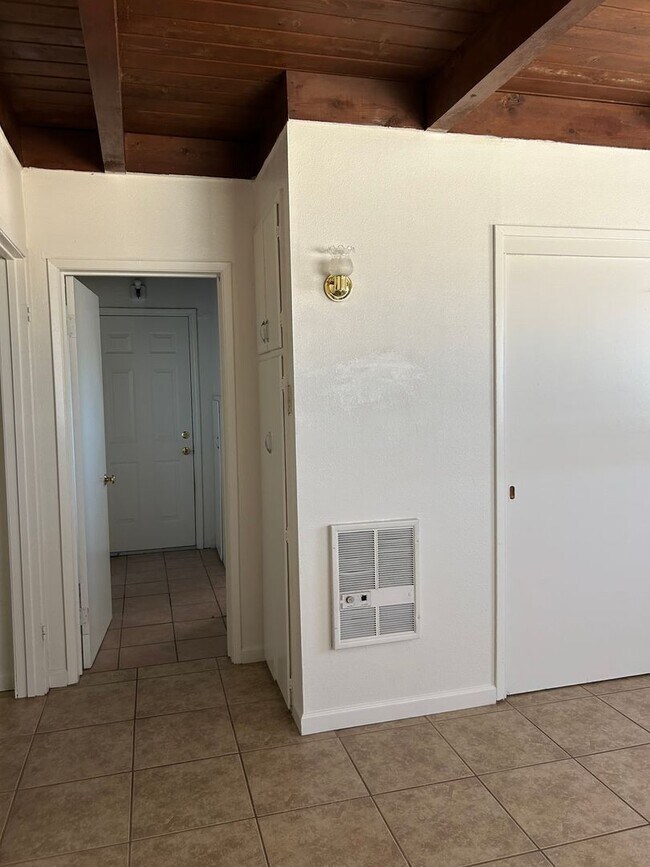Foto del edificio - Duplex, 1 bed 1 bath