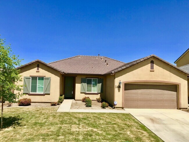 Foto del edificio - MUST SEE!!! Newer Home 4 bedroom 2 Bath Sp...