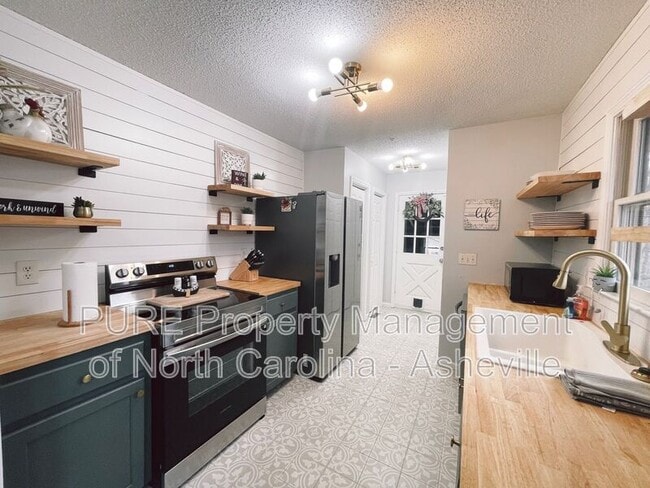 Building Photo - 123 Long Dr