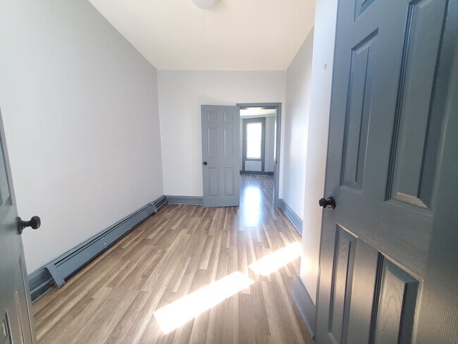 Foto del edificio - 308 Clerk St