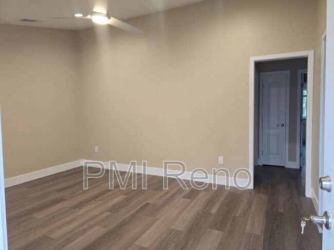 Building Photo - 450 Tracy Ln