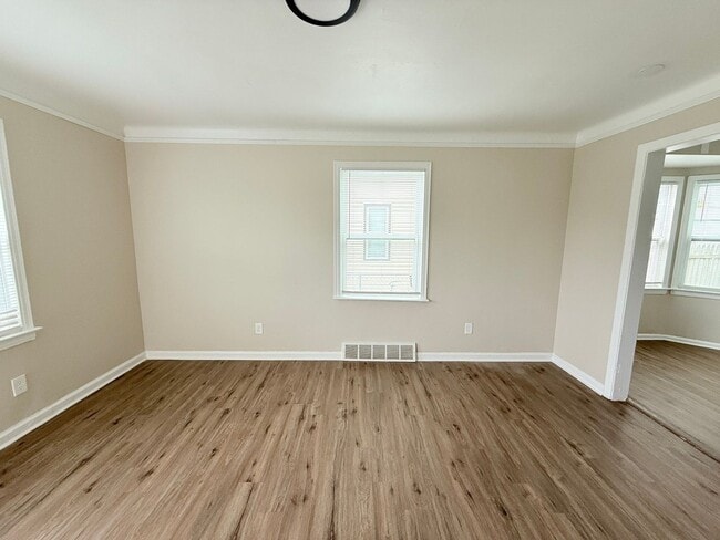 Building Photo - Renovated 3-Bedroom Home – We Welcome Sect...