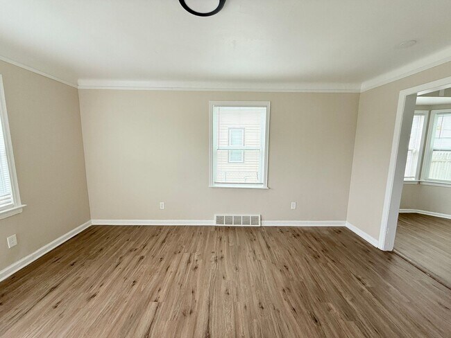 Foto del edificio - Renovated 3-Bedroom Home – We Welcome Sect...