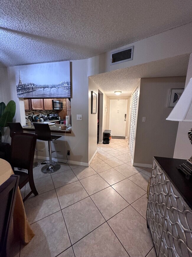 Foto del edificio - 8311 Sands Point Blvd