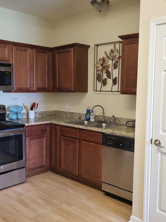 Coastal Breeze Villas Apartments 14001 Three Rivers Rd Gulfport, MS