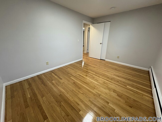 Building Photo - 110 Babcock St