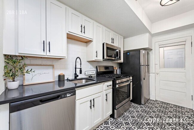 Building Photo - Charming two bedroom!