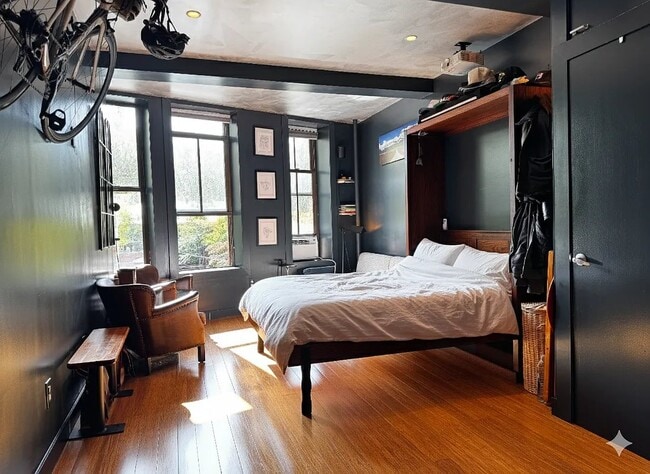 Building Photo - 135 Christopher St