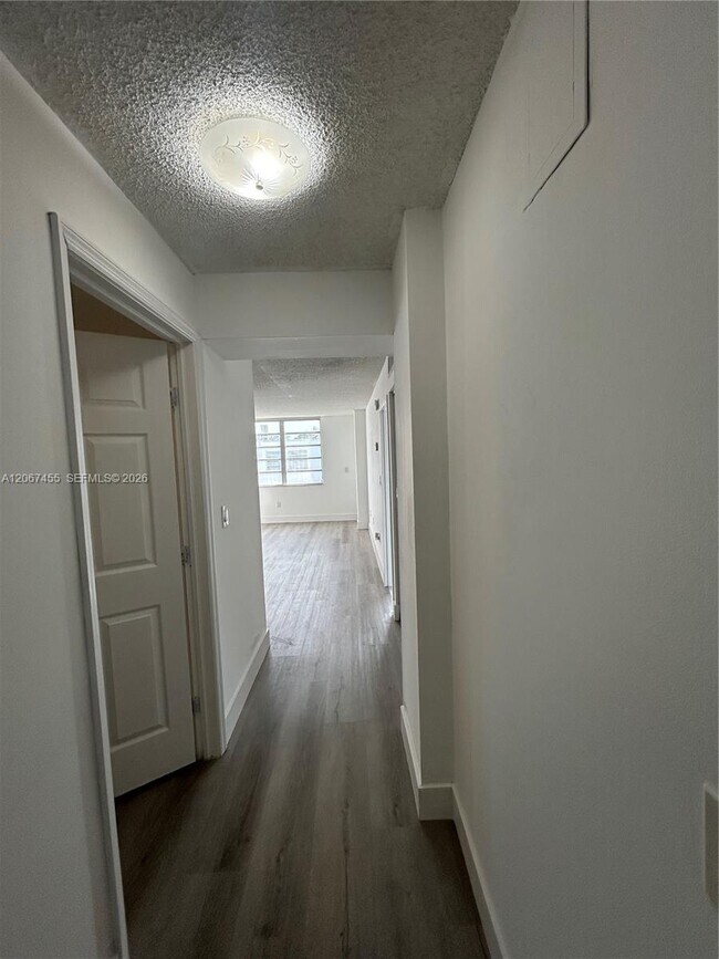 Foto del edificio - 1250 NE 125th St