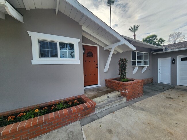 Foto del edificio - 22240 Burton St