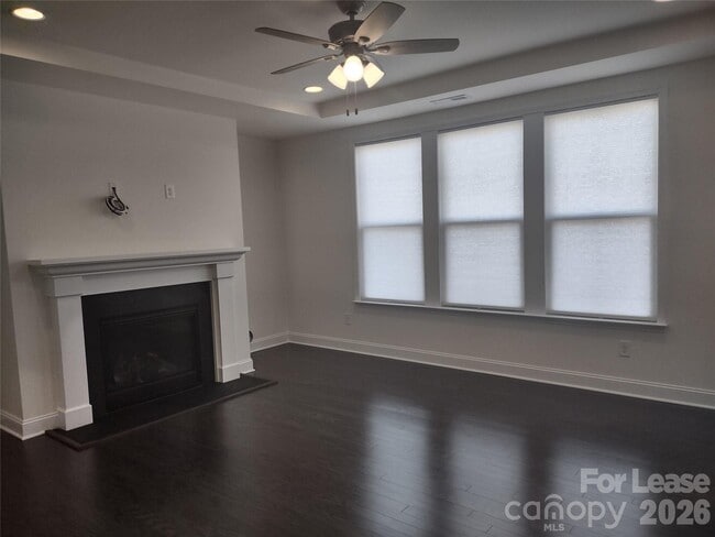 Building Photo - 906 Acorn