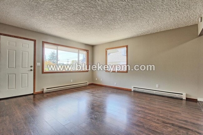 Building Photo - 608 E 16th St