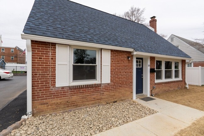 Building Photo - Broomall Beauty Marple/Newtown school dist...
