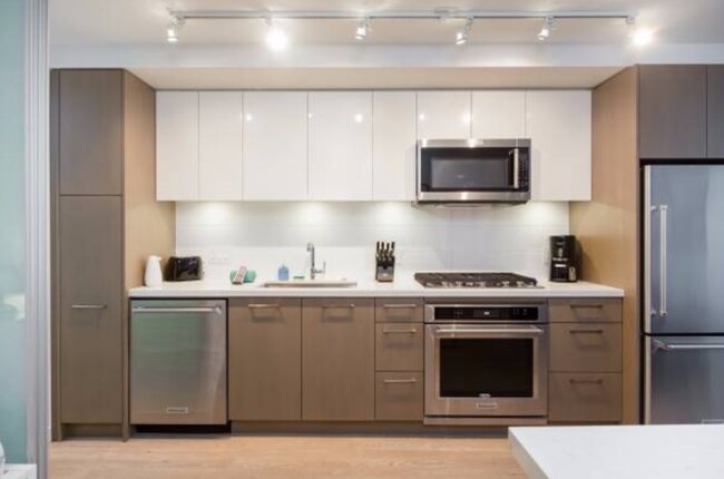 Photo du bâtiment - 380 1st Av E