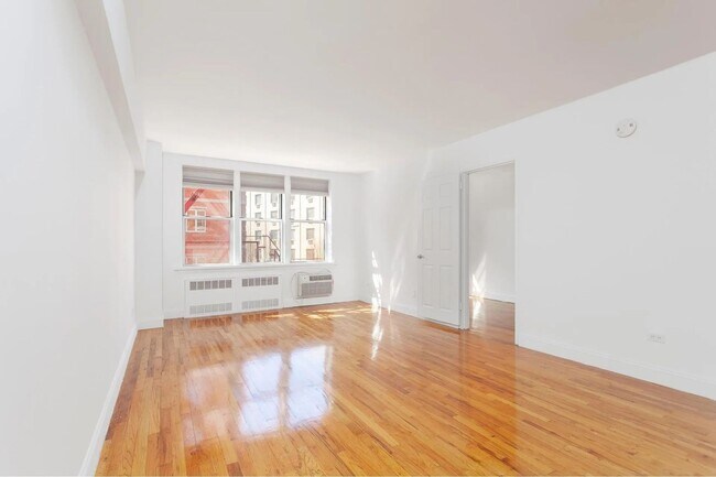 Building Photo - Renovated 1Bedroom 1Bathroom available
