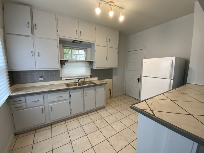Building Photo - 403 Florida St