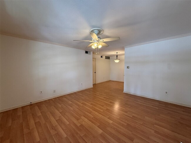 Building Photo - 845 Augusta Dr