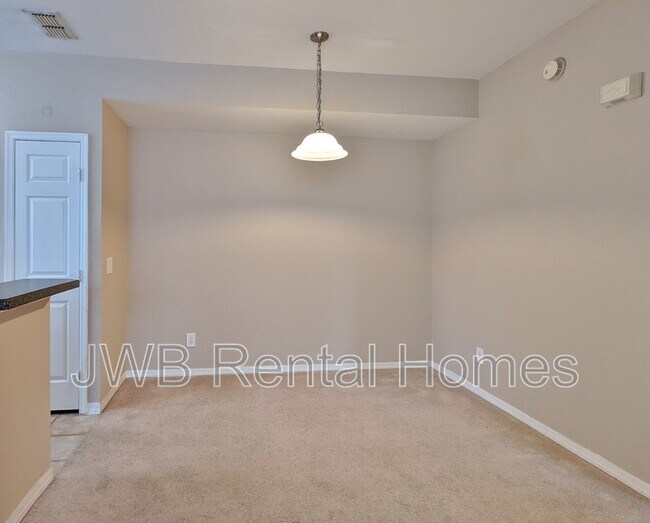 Building Photo - 13700 Richmond Park Dr N