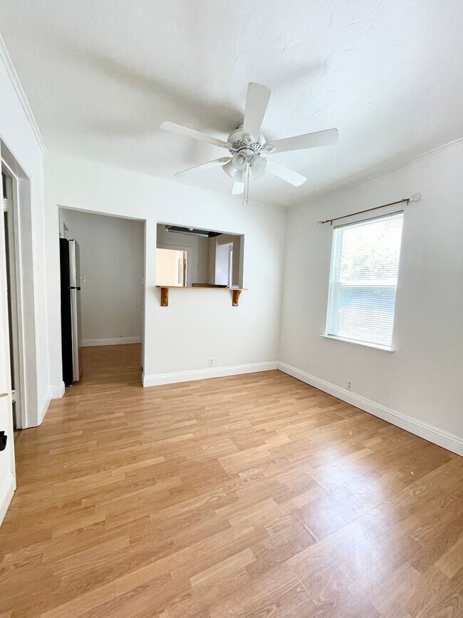 Building Photo - Tupper Street