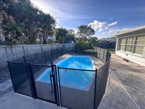 Building Photo - 14 Ridgewood Cir