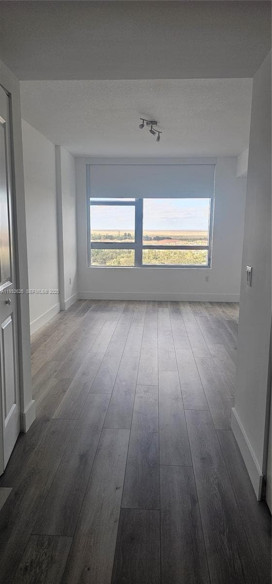 Building Photo - 2681 N Flamingo Rd