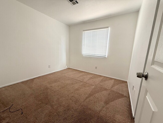 Foto del edificio - Great Single Story Home in gated community...