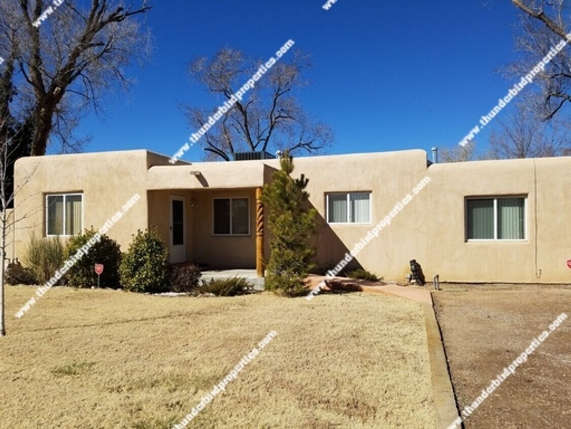 Foto principal - Fully Furnished in North Valley