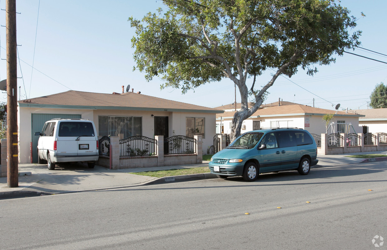 Primary Photo - 5040-5042 Live Oak St