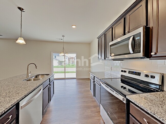 Building Photo - 433 Charity Ln