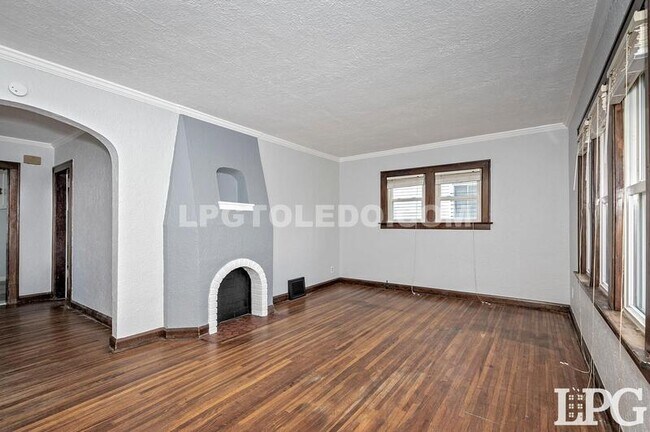 Building Photo - 2517 Montebello Rd