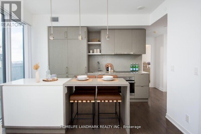 Building Photo - 100 Harbour St