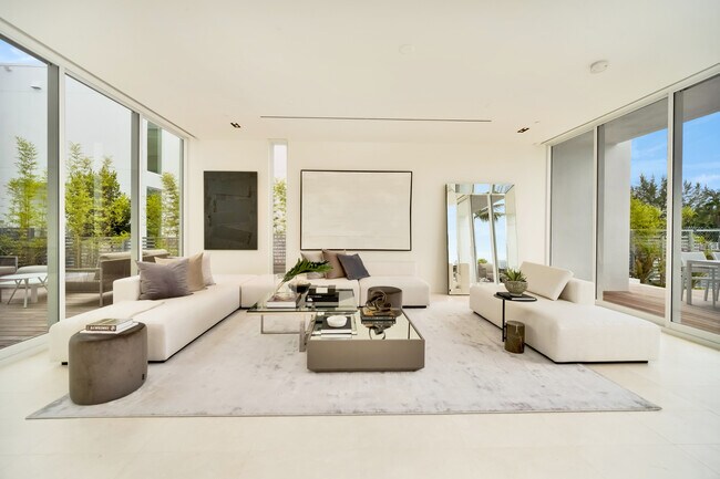 Foto del edificio - 1011 W 48th St