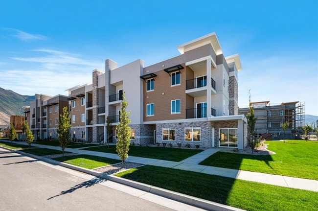Building Photo - 2305 E 830 S