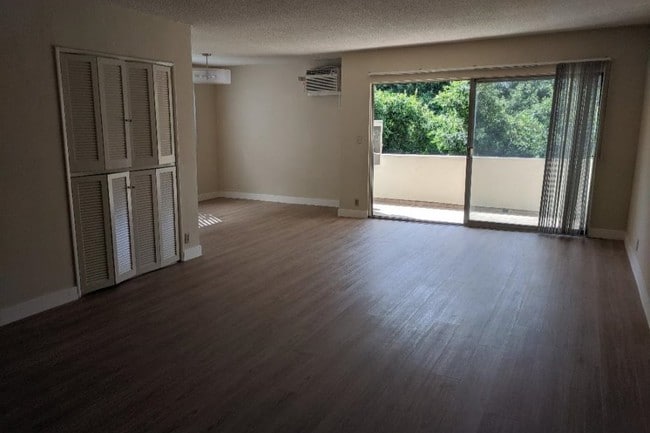 Living Area - 1637 Veteran Ave