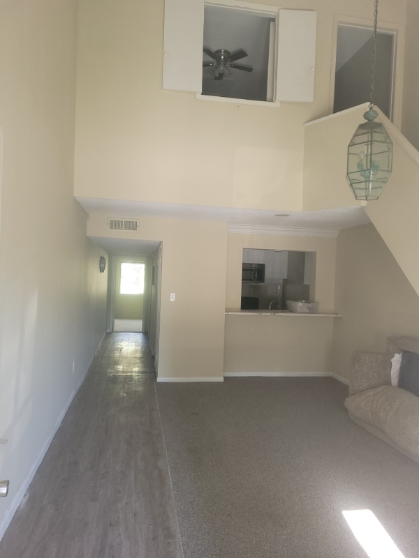 Primary Photo - 124 N Meyers Dr