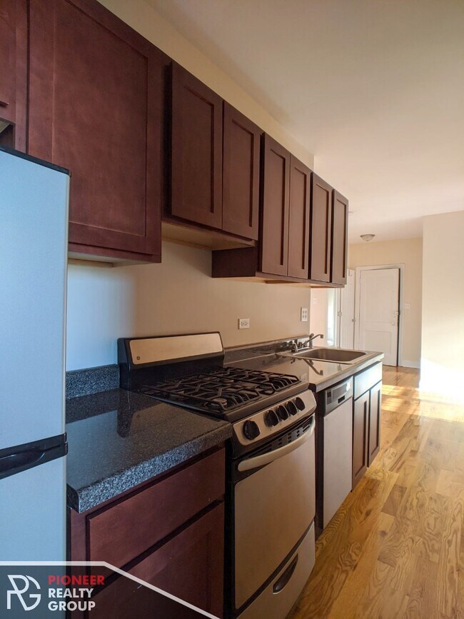 Foto del edificio - 949 W Cornelia Ave
