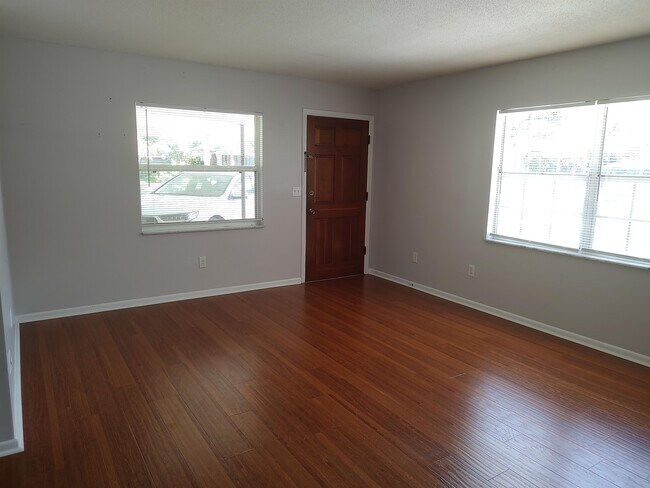 Foto del edificio - 1406 Lake Highland Dr