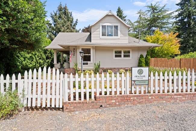 Foto del edificio - Beautiful 3,485 SqFt Home with Updated Kitchen & Modern Finishes