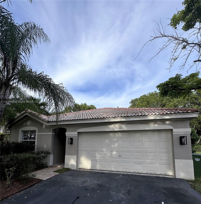 Building Photo - 4136 Pine Ridge Ln
