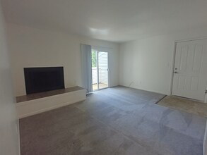 Building Photo - 600 Reusens Rd